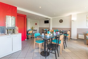 Petit déjeuner buffet servi tous les jours en supplément