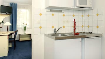 Superior Apartment | Private kitchen | Fridge, microwave, stovetop, dishwasher