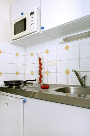 Departamento superior | Cocina privada | Refrigerador, microondas, parrilla de estufa y lavavajillas