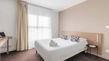 Basic Studio, 1 Double Bed | 1 bedroom, desk, blackout drapes, soundproofing