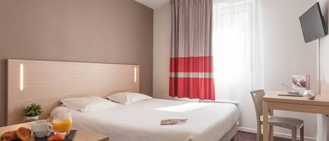 Studio (Double) | Hochwertige Bettwaren, Schreibtisch, Verdunkelungsvorhänge