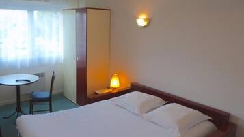 Double Studio | Desk, iron/ironing board, free cribs/infant beds, free WiFi