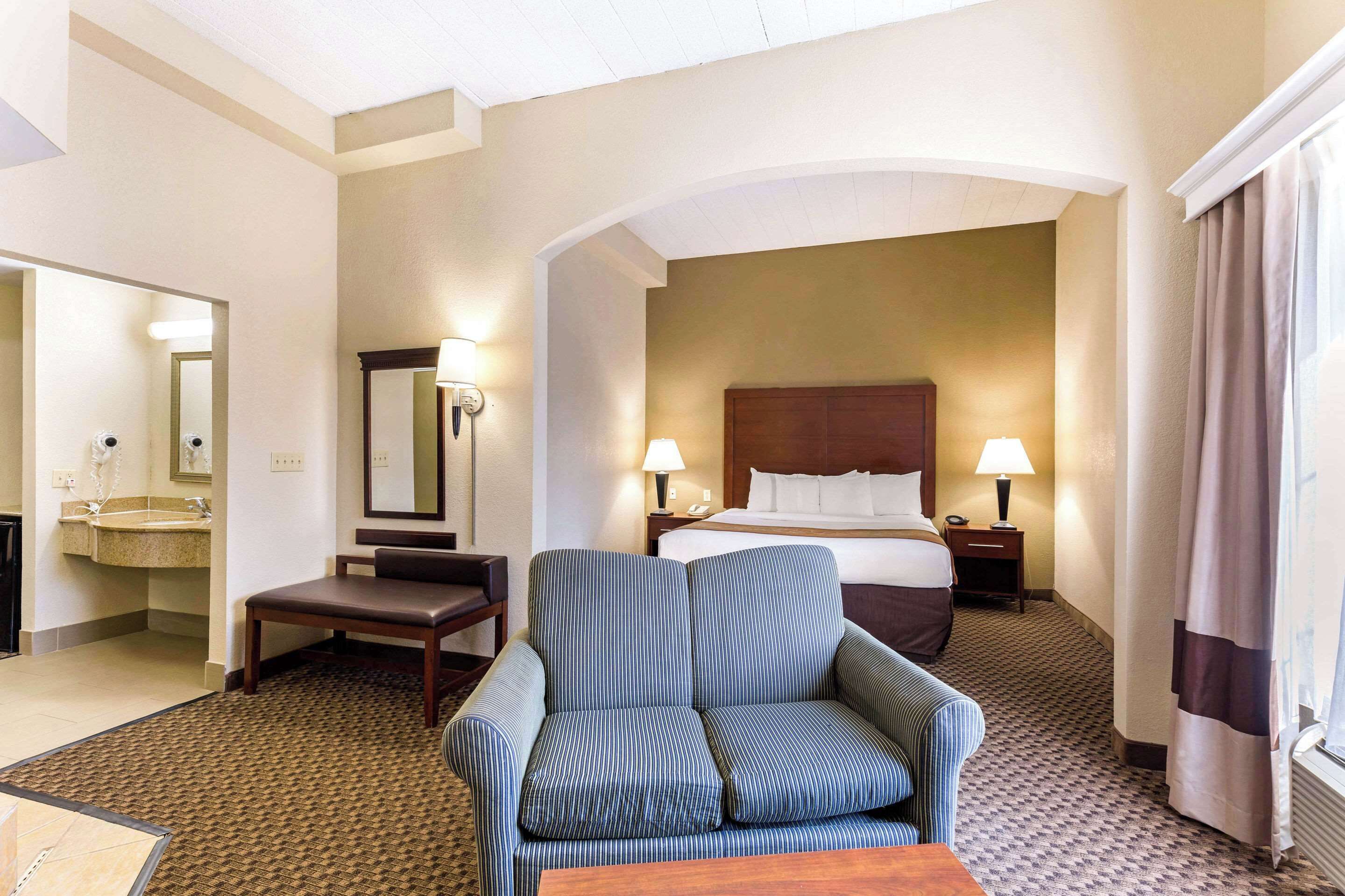 Efficiency, Suite, 1 King Bed with Sofa bed, Non Smoking | Desk, laptop workspace, blackout curtains, soundproofing