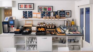 Bữa sáng buffet vào các ngày trong tuần (15 EUR/mỗi người)