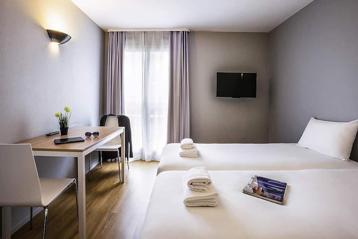 Estúdio conforto, 1 cama de casal | Escrivaninha, quartos à prova de som, ferros/tábuas de passar roupa