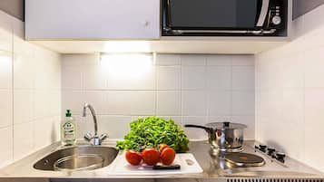 Bureau, chambres insonorisées, fer et planche à repasser