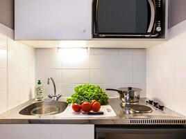 办公桌、隔音、熨斗/熨板、免费婴儿床