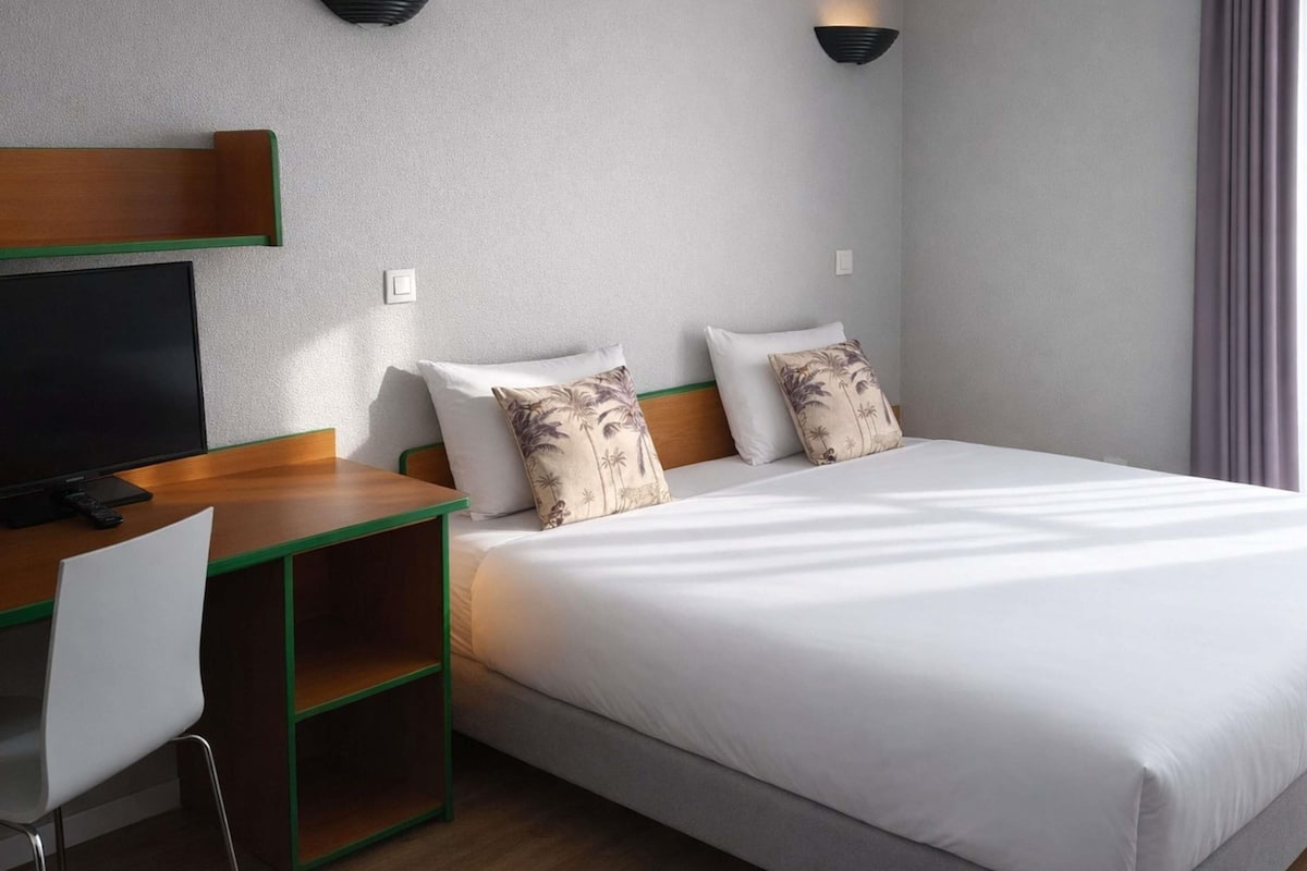 Studio, 1 Double Bed | Blackout drapes, soundproofing, iron/ironing board