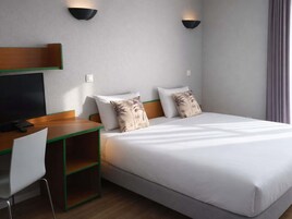 Studio, 1 Double Bed | Blackout drapes, soundproofing, iron/ironing board (on request)