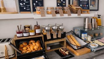 Buffet breakfast on weekdays (EUR 15 per person)