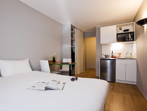 Blackout curtains, soundproofing, iron/ironing board, travel cot - Aparthotel Adagio Access Paris Maisons-Alfort (Maisons-Alfort)