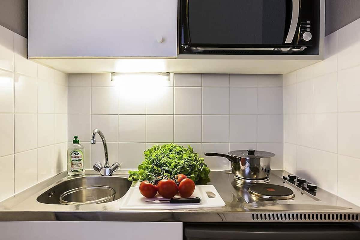 Desk, soundproofing, iron/ironing board, free cots/infant beds