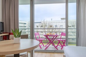 Studio, 1 Double Bed (Upgrade) | Desk, soundproofing, iron/ironing board, free WiFi - Comfort Aparthotel Le Mans (Le Mans)