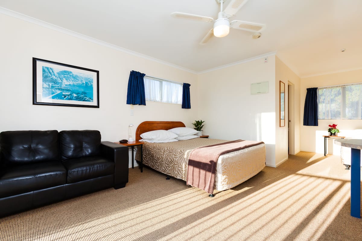 Desk, iron/ironing board, free WiFi