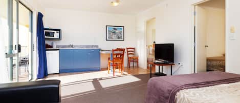 Schreibtisch, Bügeleisen/Bügelbrett, kostenloses WLAN