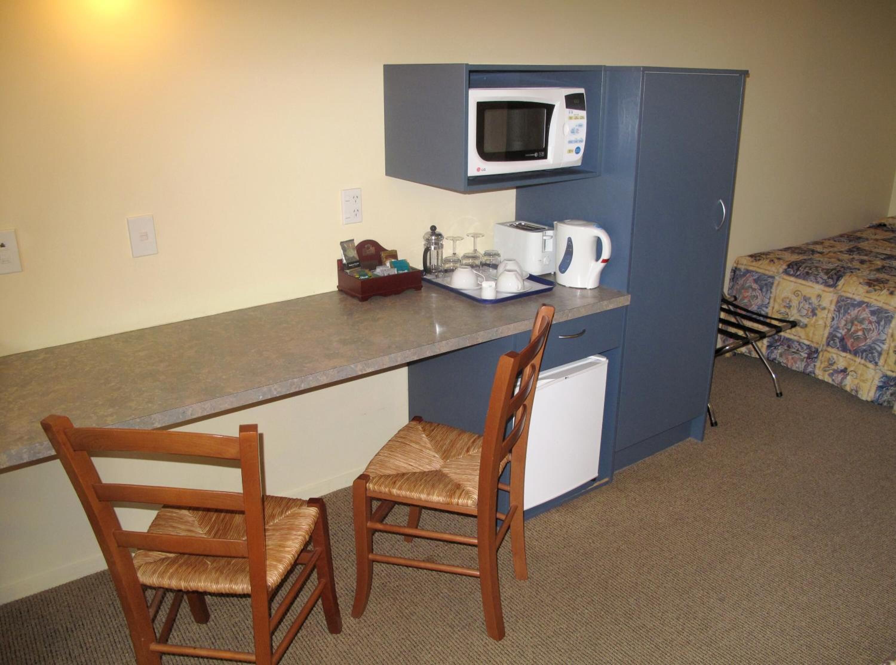 desk, iron/ironing board, free wifi