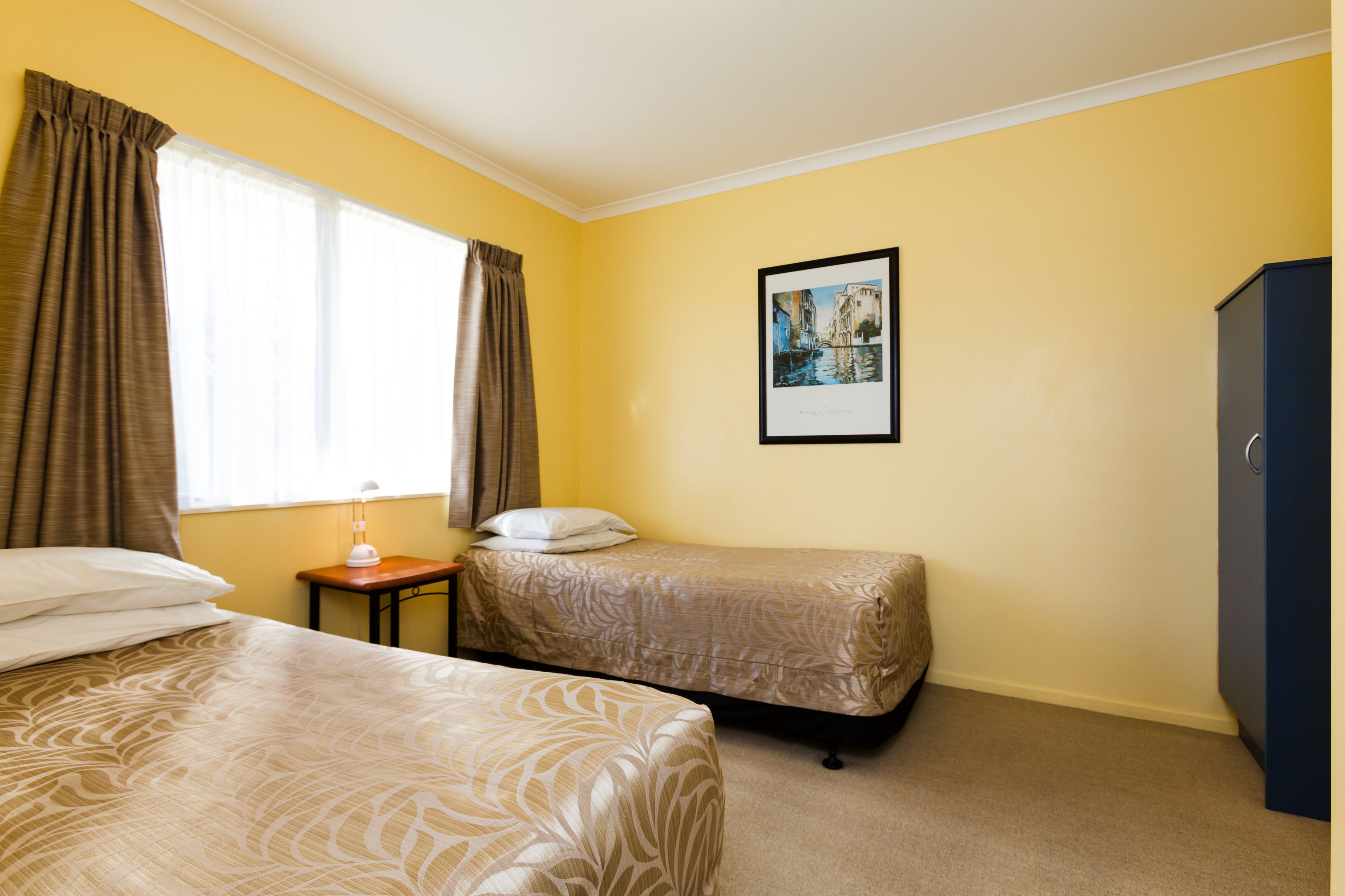 standard suite, 2 bedrooms, non smoking, kitchen (unit) | desk, iron/ironing board, free wifi