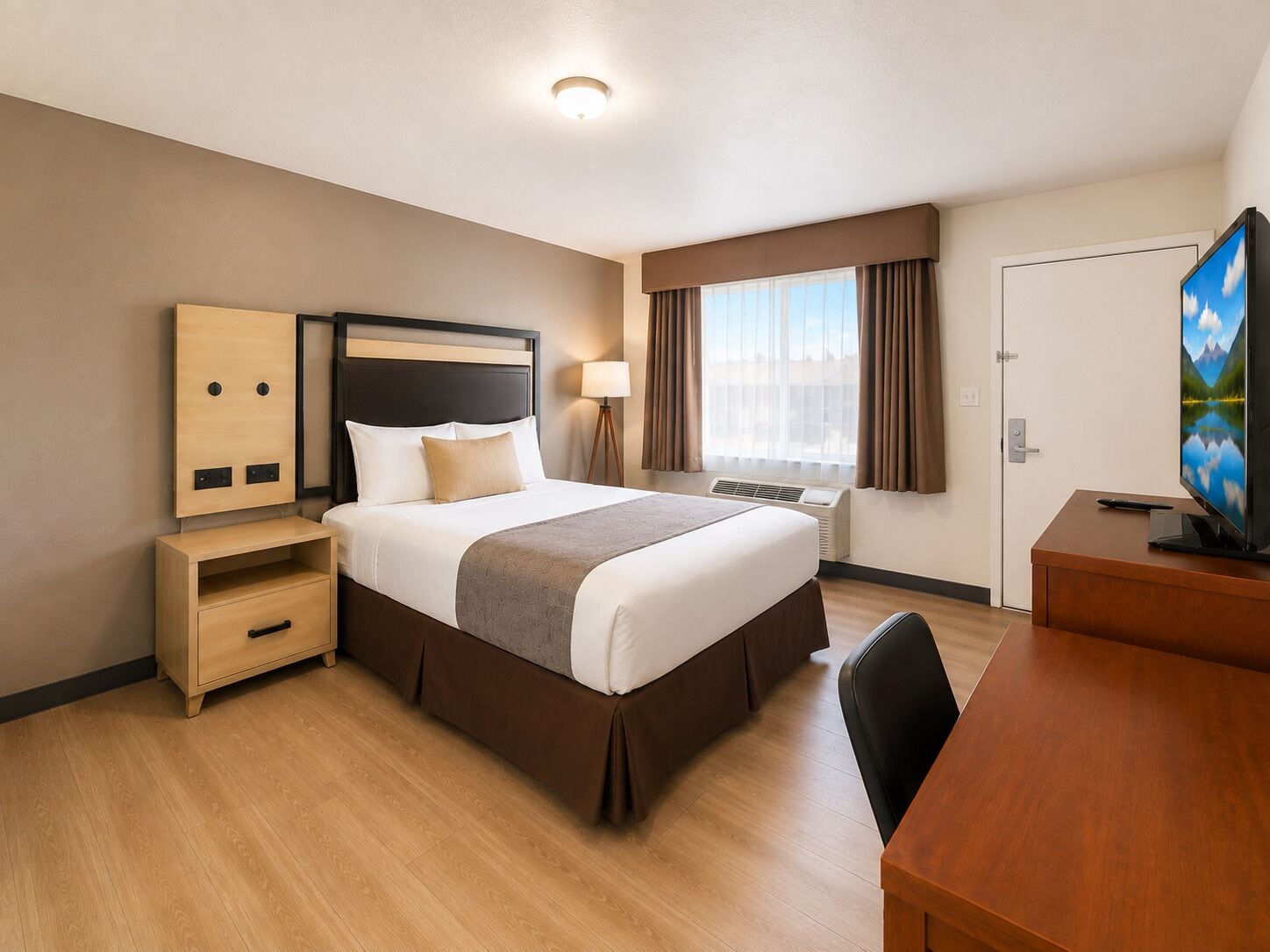 Room, 1 King Bed | Desk, WiFi (free), bed sheets