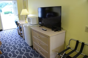 Desk, iron/ironing board, free WiFi, alarm clocks - A Richland Inn Lewisburg (Lewisburg)