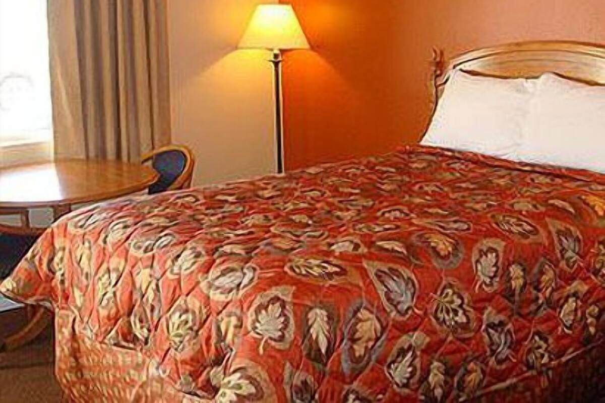 King Room | Desk, iron/ironing board, free WiFi, bed sheets