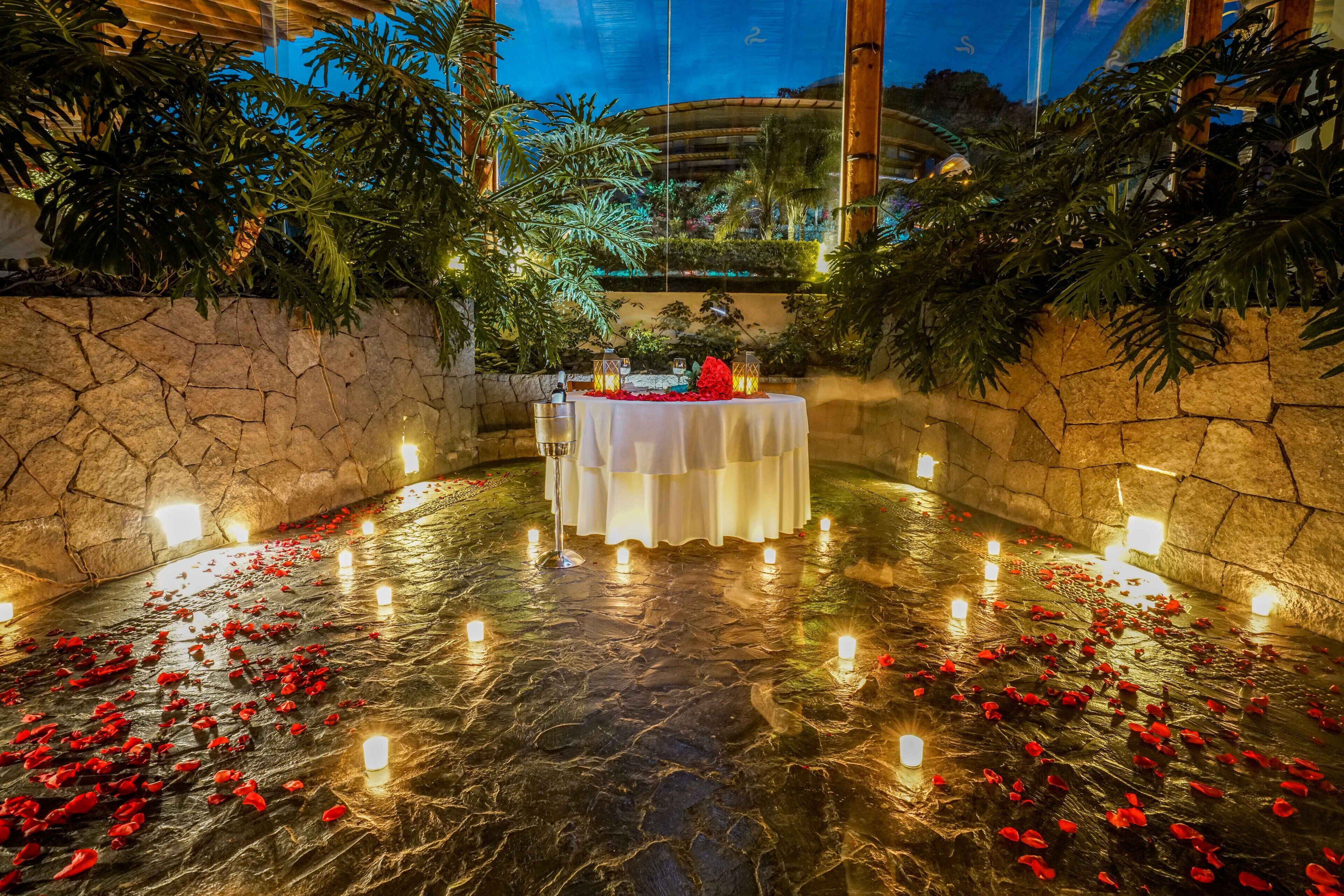 2 restauranter, frokost, lunsj og middag serveres, internasjonale retter