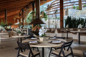 2 restaurants; breakfast, lunch, dinner, and brunch served - El Santuario Resort & Spa (Valle de Bravo)