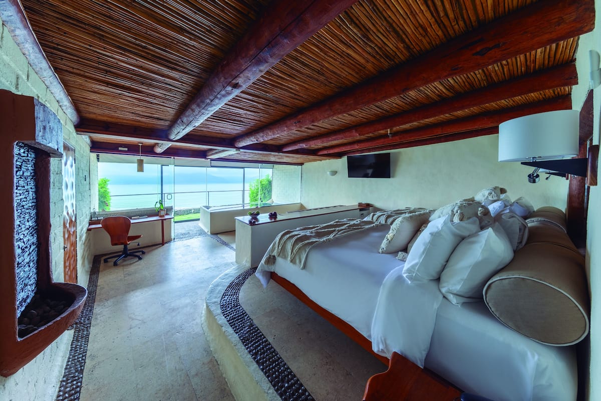 Master Suite Doble | 1 bedroom, premium bedding, in-room safe, iron/ironing board