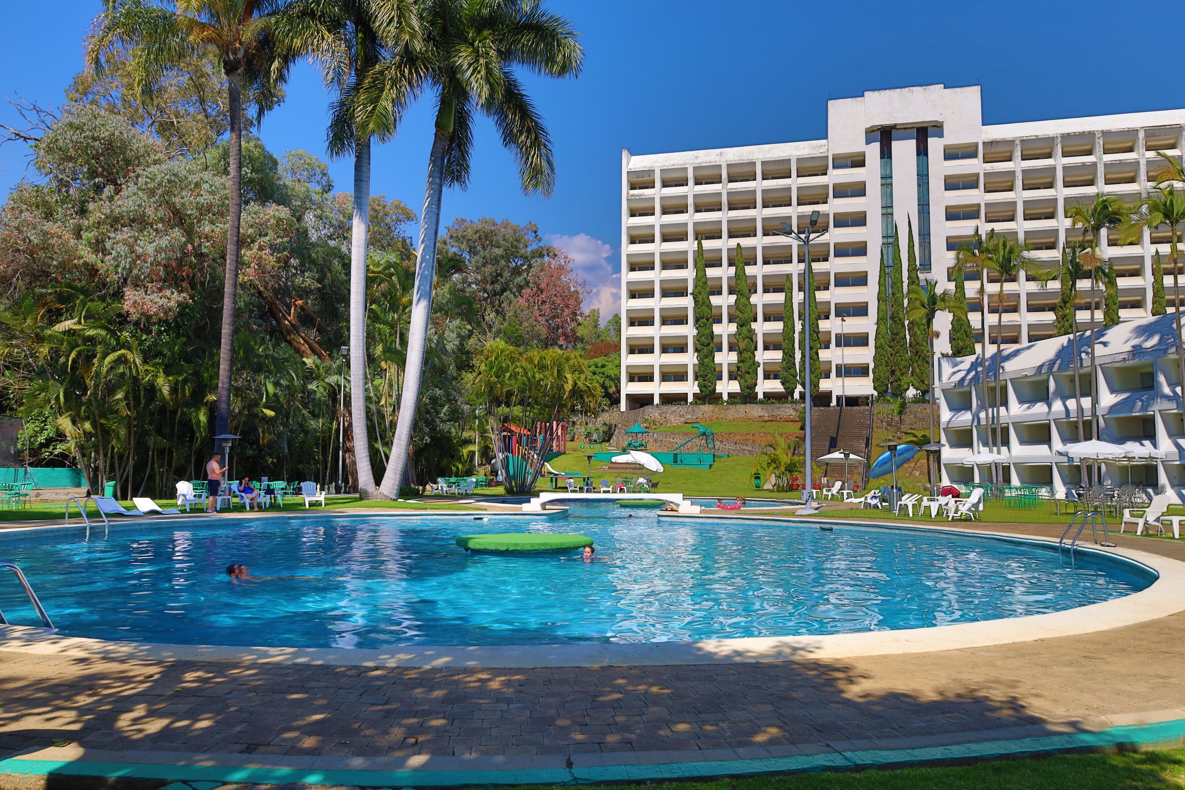 2 outdoor pools, pool umbrellas