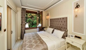 Single Room, 1 Twin Bed | Minibar, in-room safe, desk, blackout drapes - Zeynep Sultan Hotel (Istanbul)