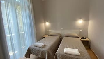 双人房, 2 张单人床 | 办公桌、笔记本电脑工作区、熨斗/熨板、免费 WiFi