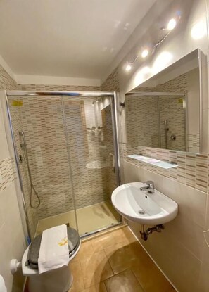 Bathroom - Hotel Atena (Milan)