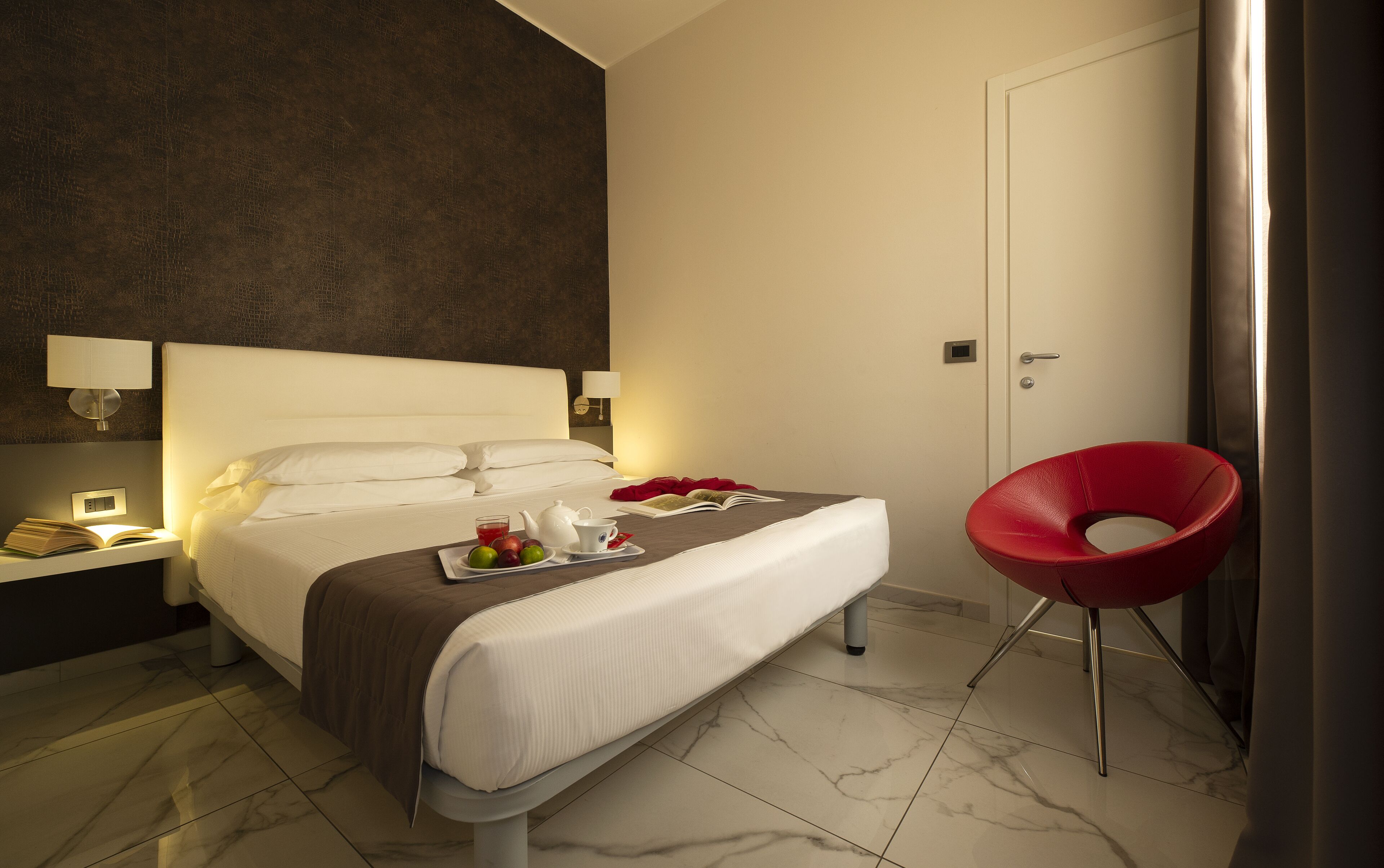 standard double room | down duvets, in-room safe, desk, free wifi