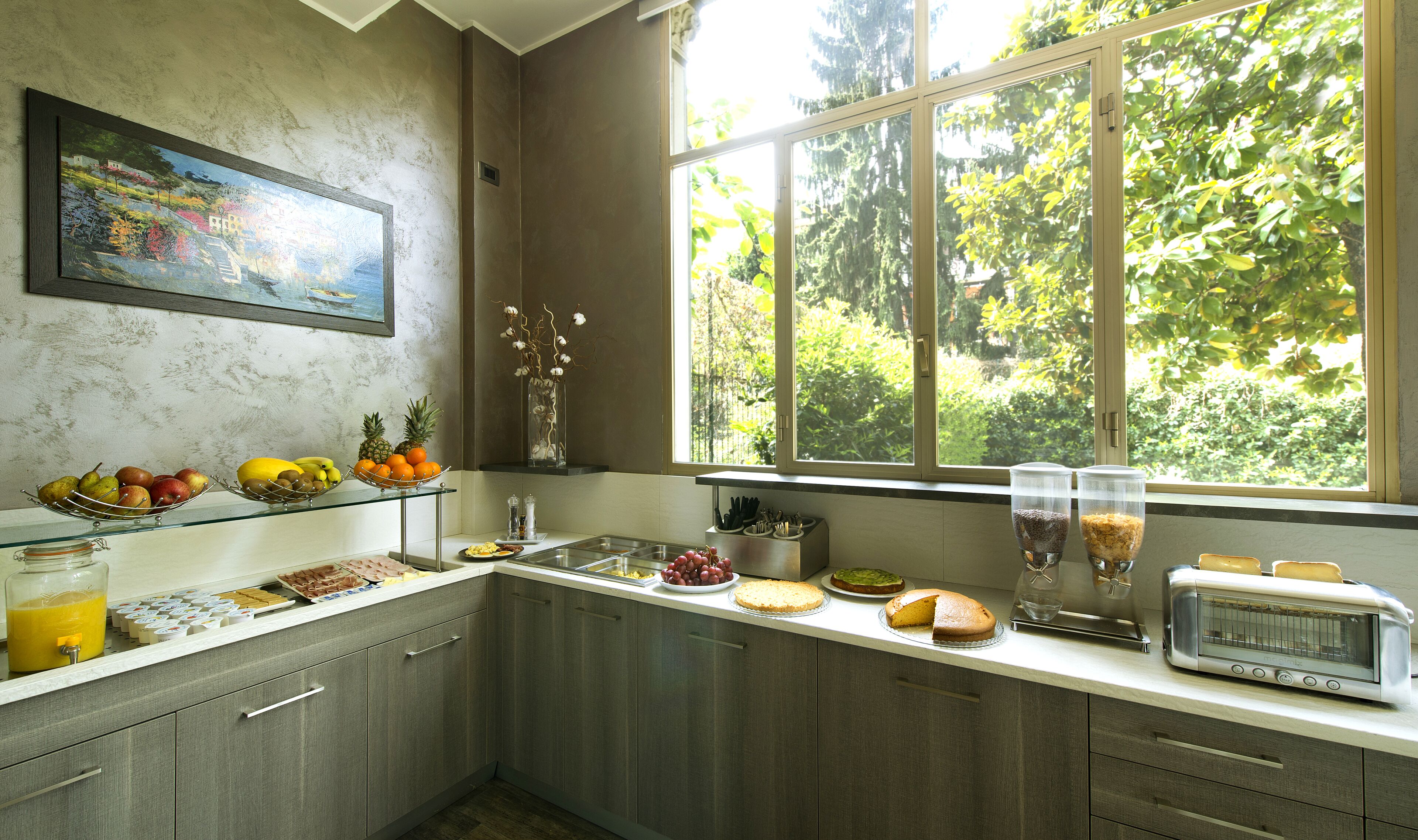 daily continental breakfast (eur 5 per person)