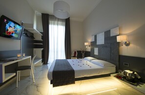 Standard Double Room | Down duvets, in-room safe, desk, free WiFi - Hotel San Francisco (Milan)