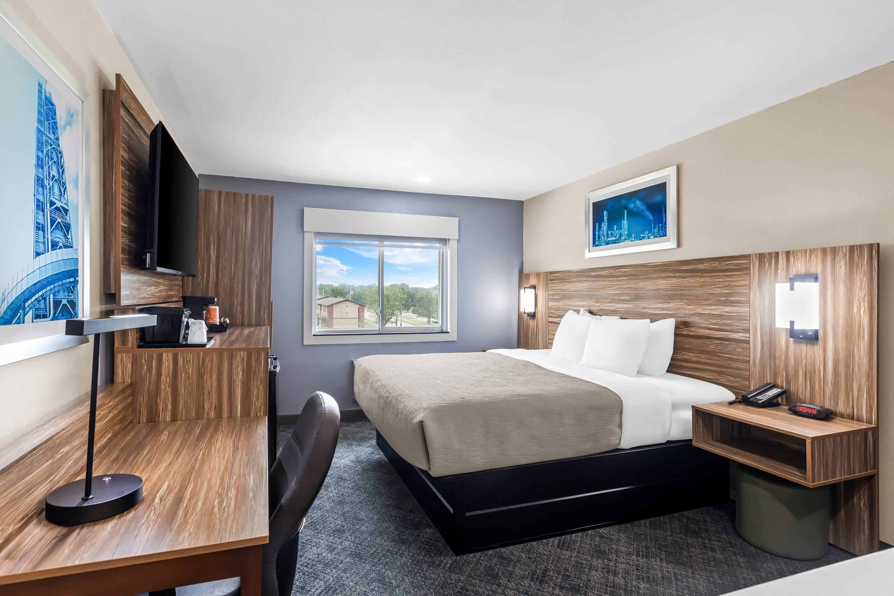 Room, 1 King Bed, Non Smoking (Kitchenette) | Premium bedding, down comforters, desk, laptop workspace