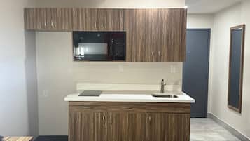 Room, 1 King Bed, Non Smoking (Efficiency) | Private kitchen | Fridge, microwave