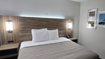 Room, 1 King Bed, Accessible, Non Smoking | Premium bedding, down comforters, desk, laptop workspace