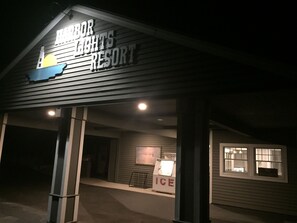 Exterior - Harbor Lights Resort (Frankfort)