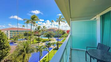 Quarto Luxo Vista Piscina | Frigobar, cofres nos quartos, individualmente decorados