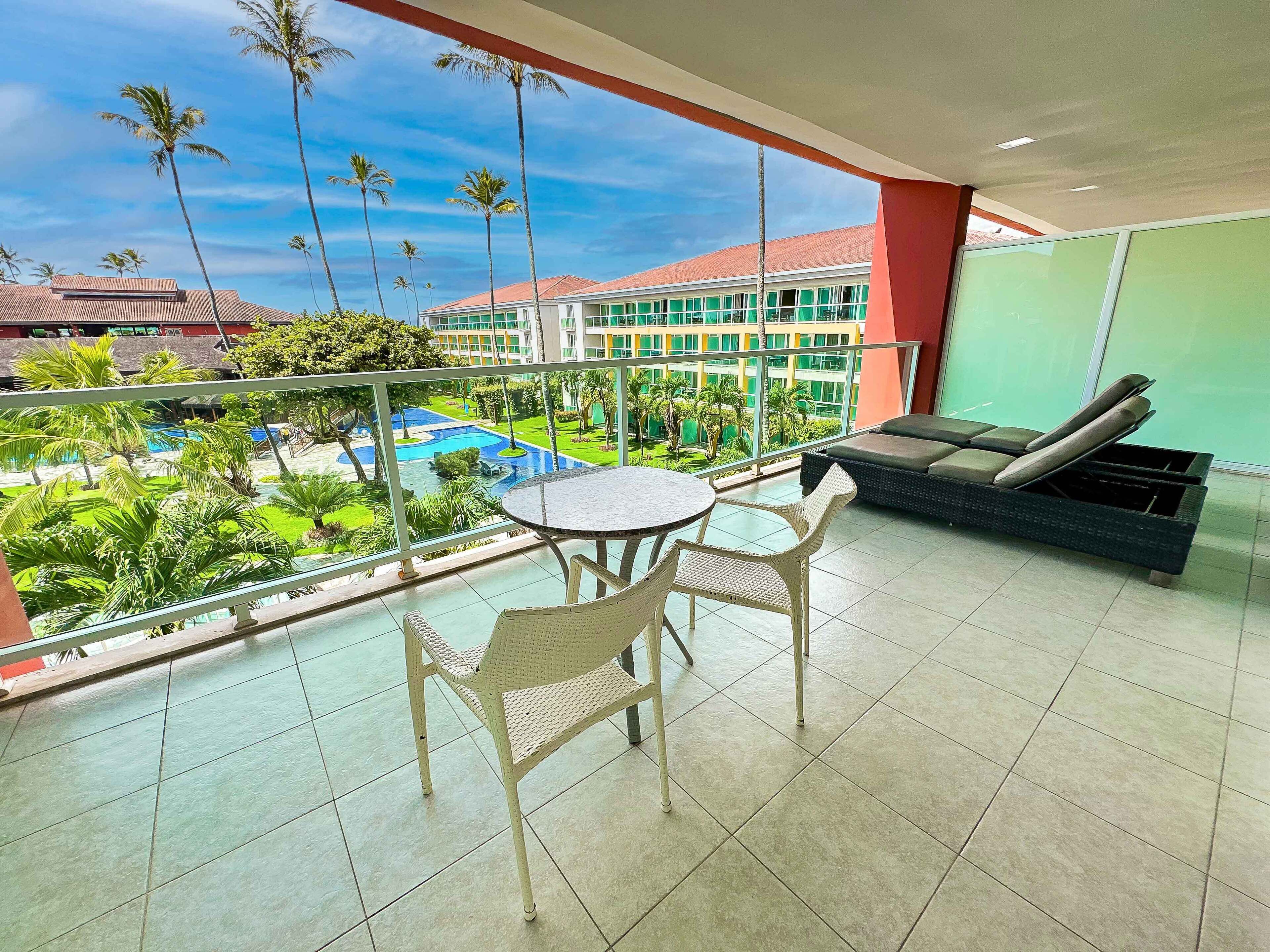 Chuveiro, produtos de toalete grátis, secador de cabelo 