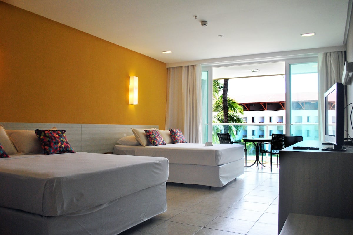 Minibar, in-room safe, individually decorated, individually furnished