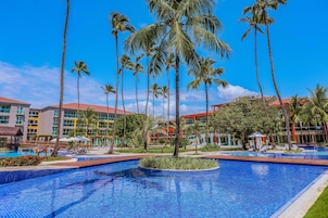 10 piscinas al aire libre, sombrillas, sillones reclinables de piscina