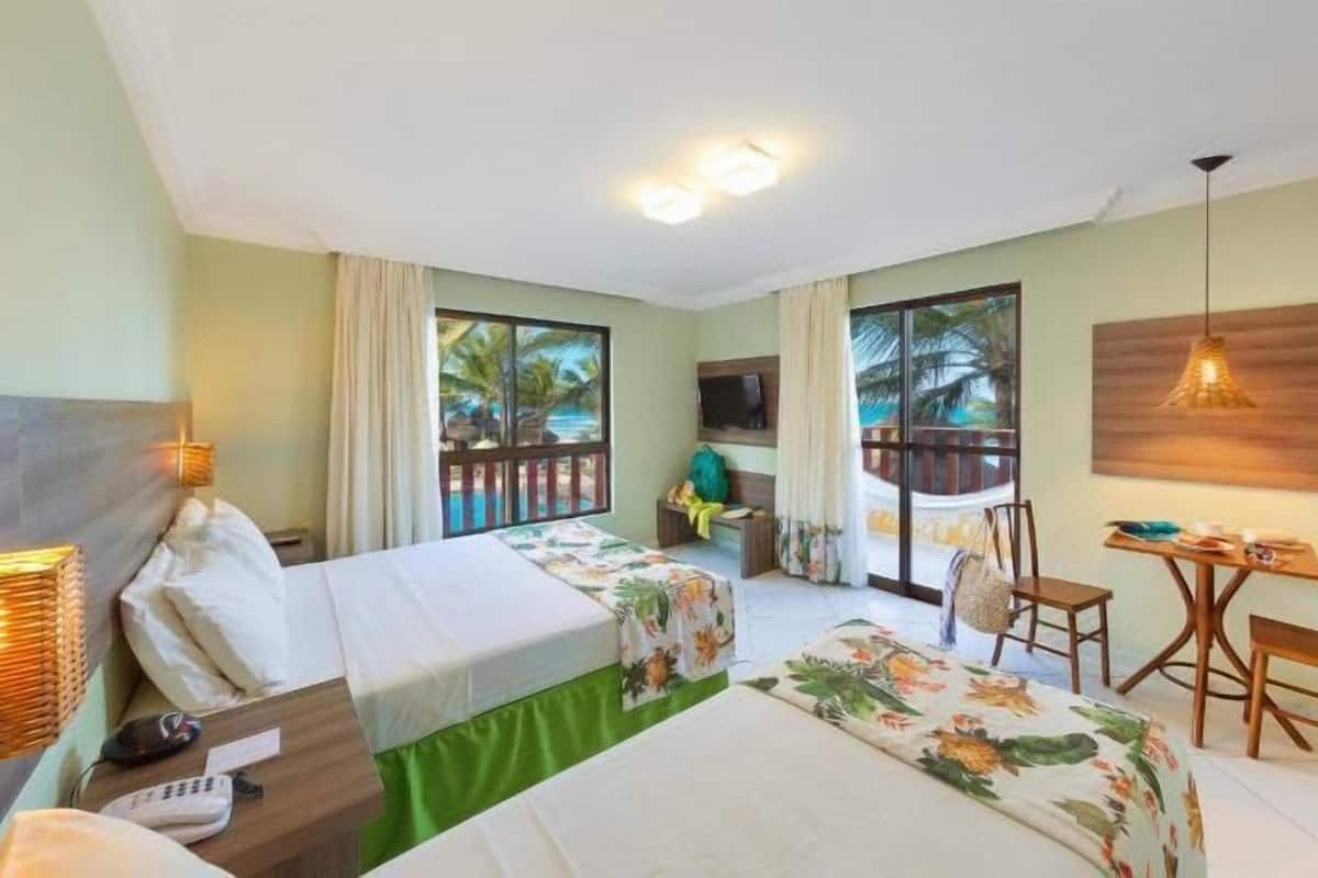 Surmatelas, minibar, coffres-forts dans les chambres, bureau