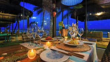 Phục vụ bữa sáng, bữa trưa và bữa tối
