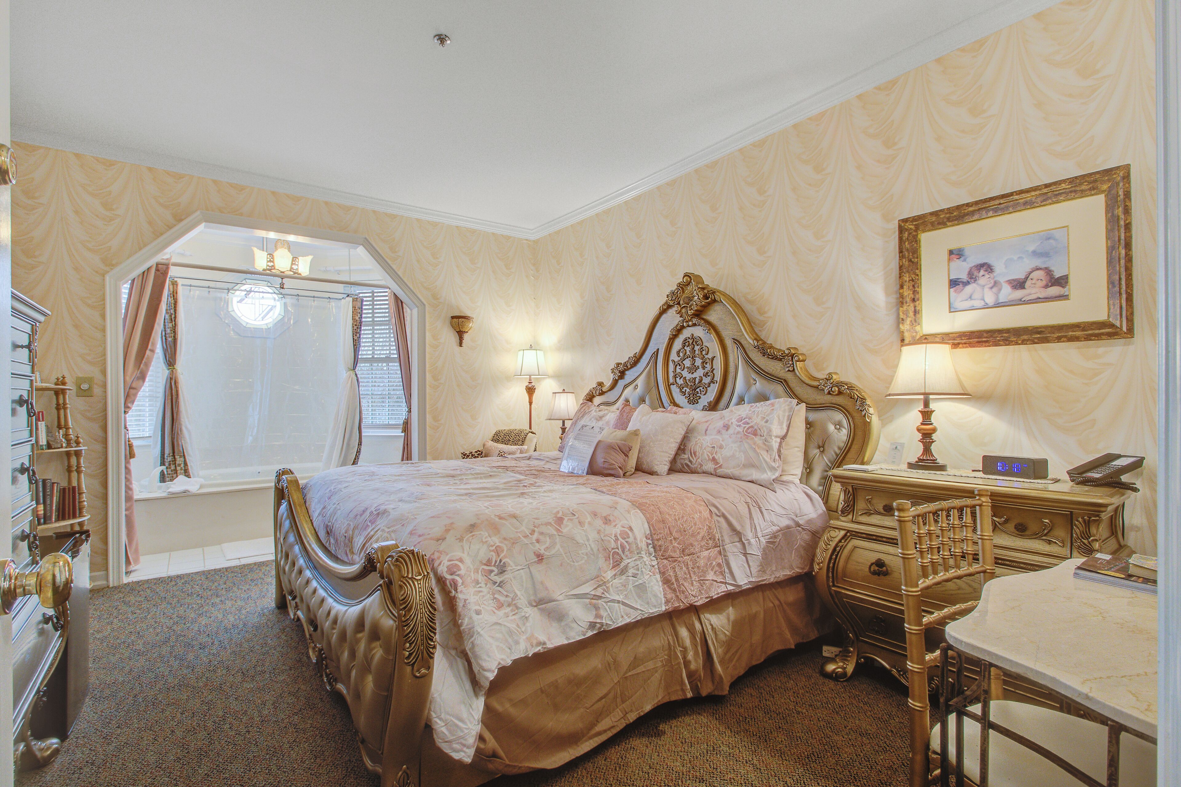 Chambre Deluxe, 1 très grand lit, bain à remous