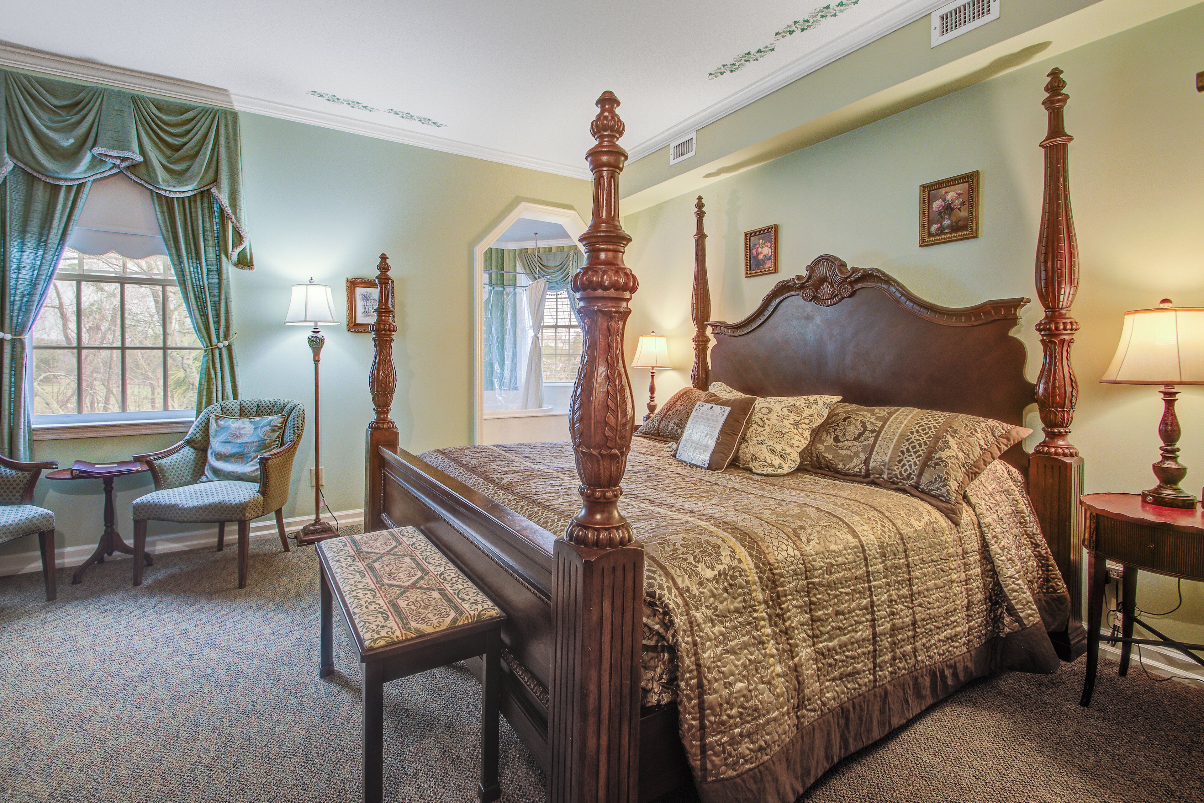 Chambre Deluxe, 1 très grand lit, bain à remous