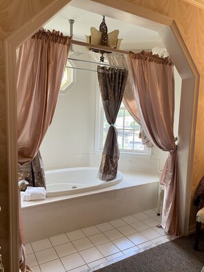 Habitación Deluxe, 1 cama King size, hidromasaje | Tina de hidromasaje privada