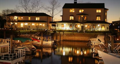 The Cypress Inn Bed & Breakfast