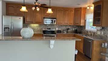 Family Villa, 1 Bedroom, Marina View, Annex Building | Private kitchen | Coffee/tea maker