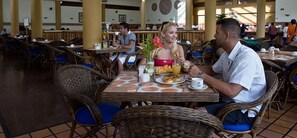 Dining - Dunes Hotel & Beach Resort (Matasiete)